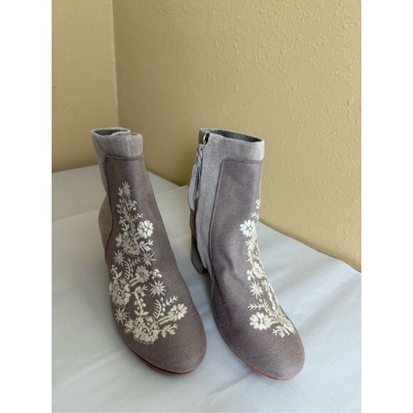 TOMS Evie Embroidered Heritage Canvas and Suede Booties SZ W8 - Picture 2 of 13
